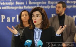 Sabina Ćudić: Dodik je najveća prijetnja regiji, samo u RS Rusi dijele lekcije